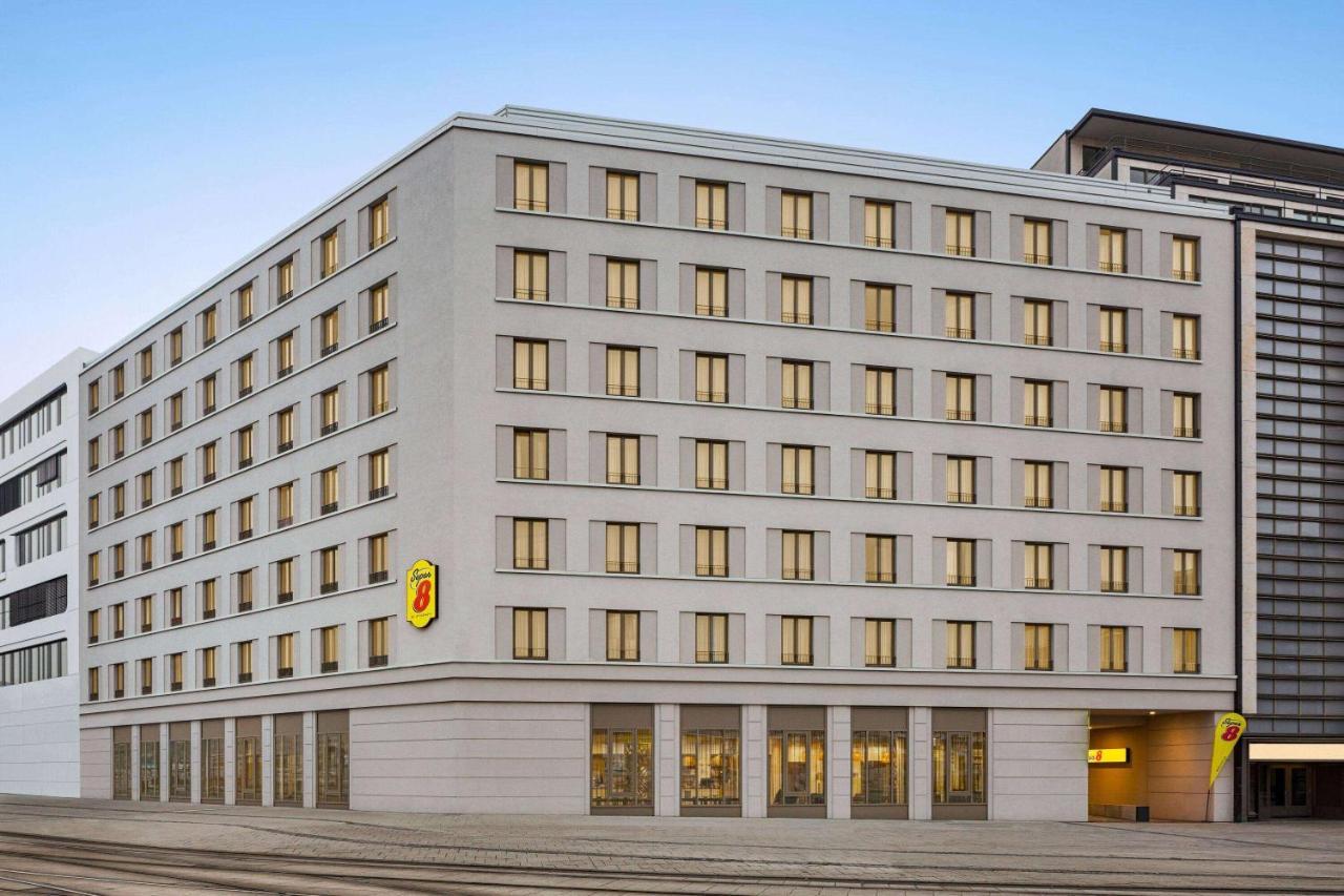 Super 8 By Wyndham Chemnitz Hotel Bagian luar foto
