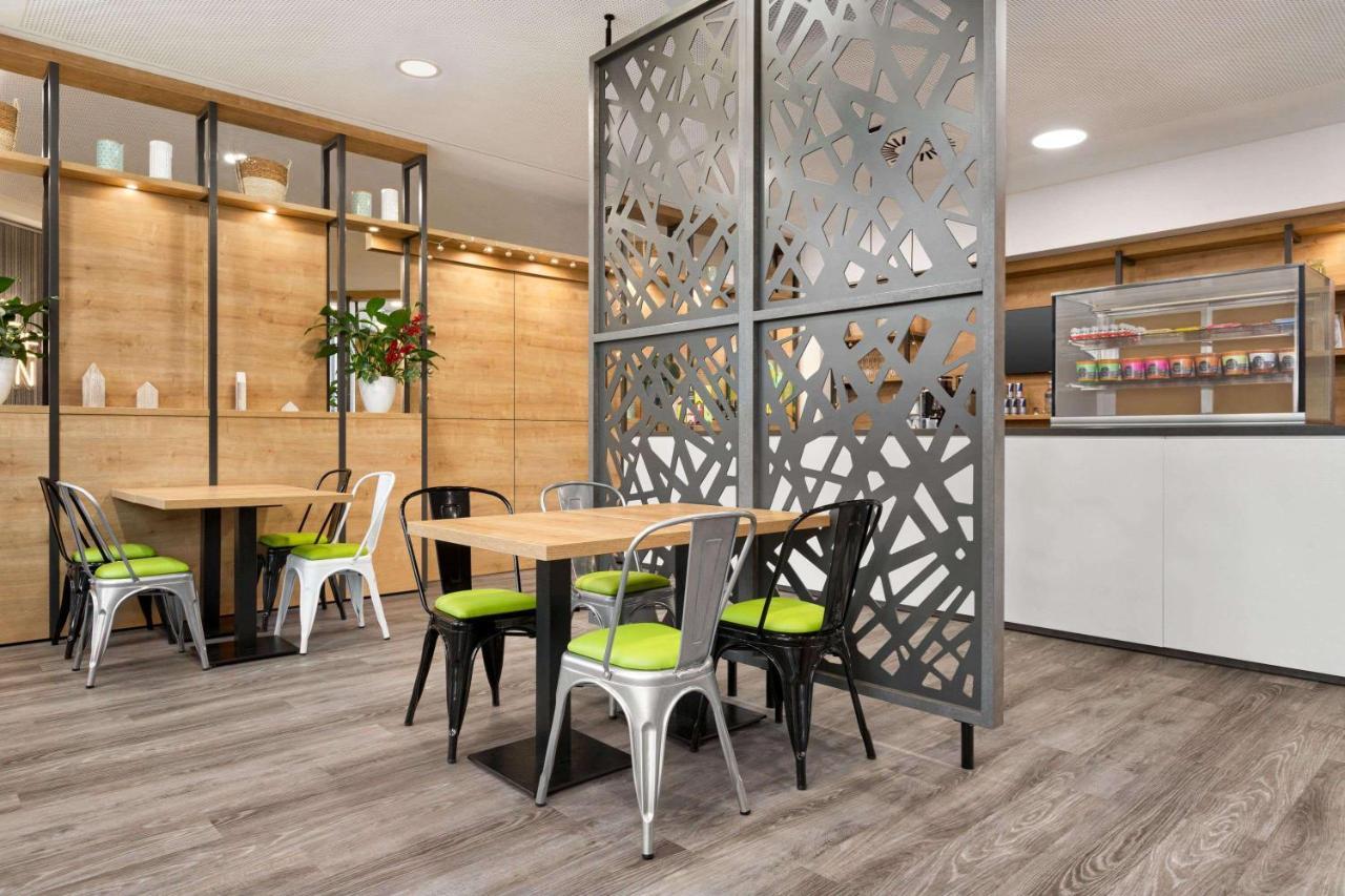 Super 8 By Wyndham Chemnitz Hotel Bagian luar foto