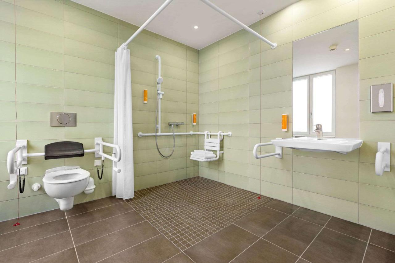 Super 8 By Wyndham Chemnitz Hotel Bagian luar foto
