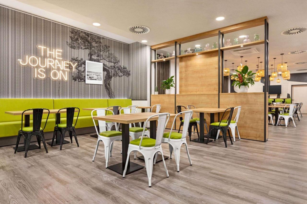 Super 8 By Wyndham Chemnitz Hotel Bagian luar foto