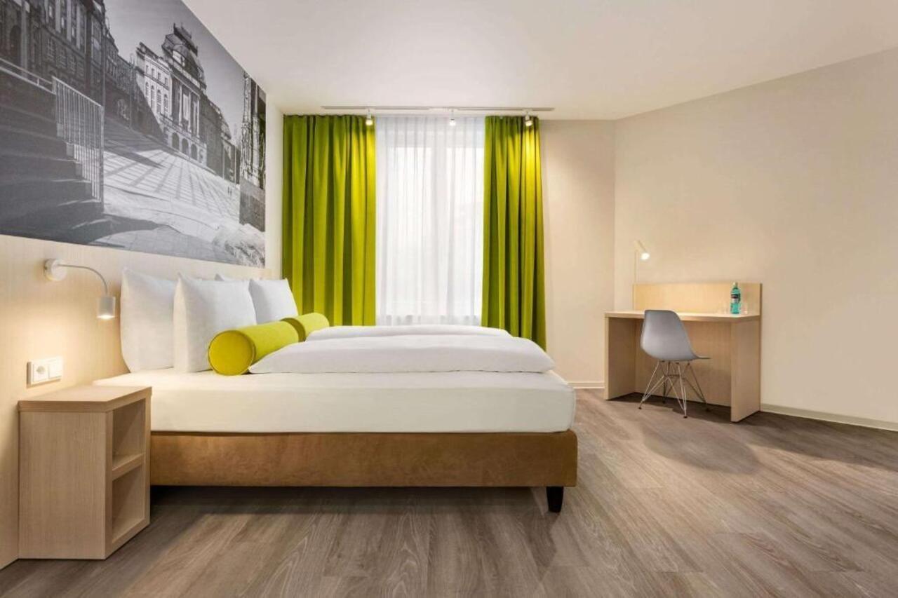 Super 8 By Wyndham Chemnitz Hotel Bagian luar foto